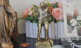 figurine-3d-resine-statue-pecheur-debout-poisson-trruite