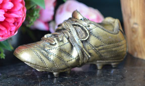 bronze-football-chaussure-crampon-ballon-3d-dore-sport-loisir--socle-granit-pierre--footballeur-plaque-funeraire-pompes-funebres-orange-vacqueyras