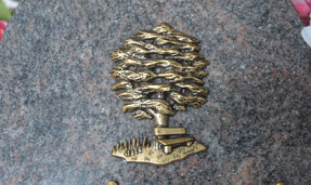bronze-arbre-banc-maison-jardin-plaque-stele