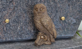 applique-resine-epoxy-chouette-plaque-funeraire-marbrerie
