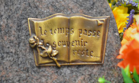 bronze-parchemin-livre-marbrerie-funeraire-orange-coudoulet