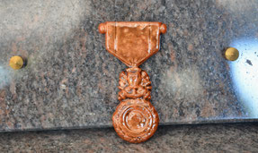 medaille-resine-epoxy-militaire-pompes-funebres-marbrerie