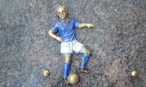 bronze-football-colore-peinture-footballeur-plaque-funeraire-pompes-funebres-orange-vacqueyras