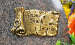 bronze-parchemin-livre-pompes-funebres-vauclusiennes-beaumes-de-venise-sablet