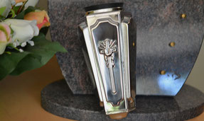 soliflore-vase-croix-aureole-pompes-funebres-marbrerie