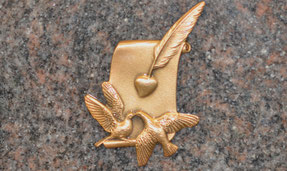 bronze-parchemin-colombes-plume-oie-plaque-funeraire