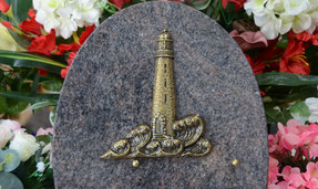 bronze-mer-phare-plaque-funeraire-porte-columbarium