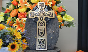 bronze-croix-celtique-monument-funeraire-caveau-stele-decoration