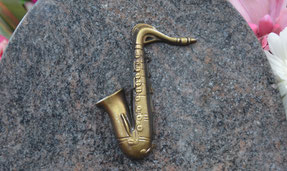 bronze-instrument-de-musique-saxophone-plaque-funeraire-cimetiere-coudoulet