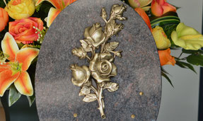 bronze-gerbes-roses-pompes-funebres-marbrerie-carpentras