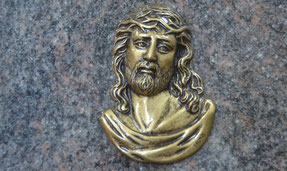 bronze-religieux-plaque-funeraire-jesus-croix