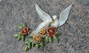 bronze-colombes-roses-couleur-oiseaux-marbrerie-magasin