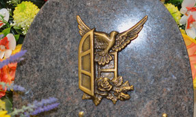bronze-maison-fenetre-oiseau-colombe-roses
