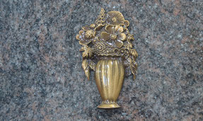 bronze-gerbes-florales-ornement-plaque-funeraire