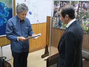 波照間公民館による船舶安定運航に関する要請が行われた=11日午後、竹富町役場