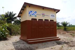 Schultoilette in Bénin (© Ecole de Solidarité/Bildungswerk Westafrika e.V.)