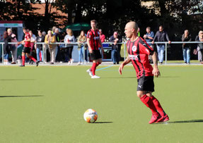 Marcel Meyer (re.) steuerte einen Treffer und zwei Assists bei. Foto: Mathias Reß