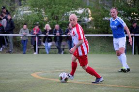 Geburtstagskind "Celly" Meyer am Ball. Foto: Mathias Merk
