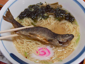 岩魚ラーメン(1,300円)。渓谷の宿 いちかわで