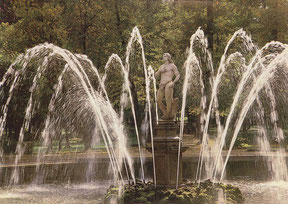 PETRODVORETS. The Adam Fountain. F. Braunstein and N. Michetti, architects (1721-22). Leningrad, 1987
