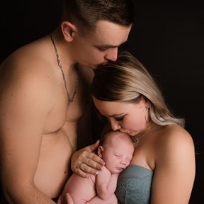 newborn shoot met vader en moeder