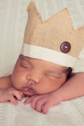 newborn fotografie met kleertjes