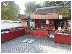 Gurkenstand am kleinen Hafen am Spreesdchlößchen