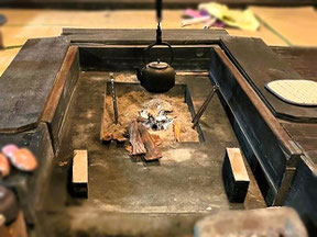 「踏み込み炉」タイプの囲炉裏(油島)