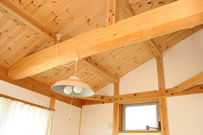 化粧小屋梁