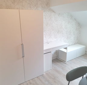 Montage de meubles dans un studio étudiant à Grenoble