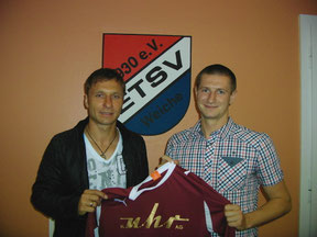 Trainer Daniel Jurgeleit mit Neuzugang Tim Wulff