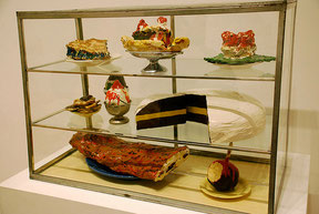 Claes OLDENBURG, "Pastry case", 1961-62 