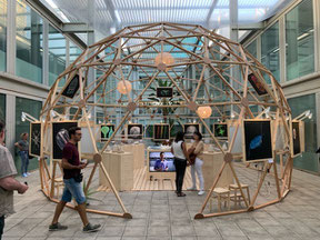 Dôme géodésique, structure en bois de 50m² de type f4 pour un salon. Evénementiel 