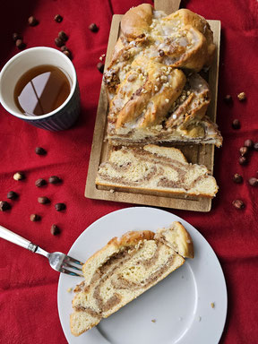 Nusszopf frisch gebacken servierbereit