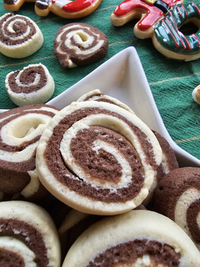 Schwarz-Weiß-Gebäck knusprige Weihnachtsplätzchen