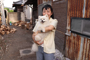 山本真央さんと犬のシカクくん