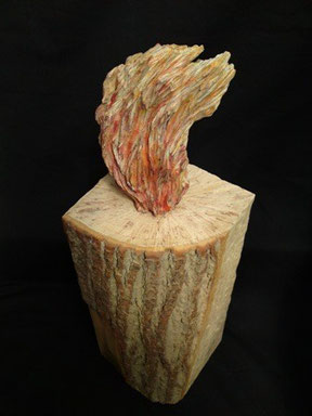 Bild: Skulptur aus Stein/Holz