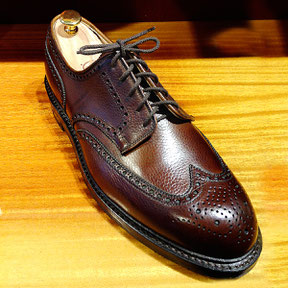 Schaft und Rahmen (Gemband) werden genäht Foto © Crockett & Jones