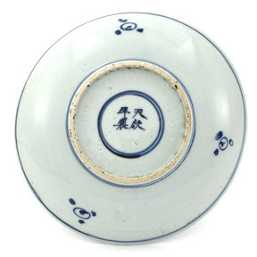 Fig. 8-2 Tianqi mark of the Blue-and-White Wucai Dish with Figural Scene, Private Collection