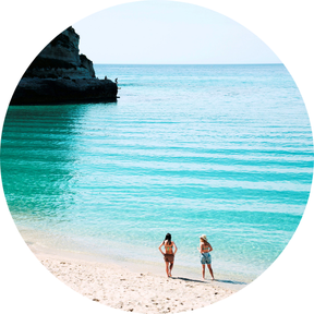 Strand, Meer, Bucht in Kalbrien / Italien