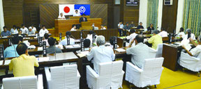 石垣市議会6月定例会が開会した=12日、市議会議場
