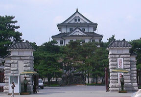 旧関東軍司令部（長春）。現在は中国共産党が使用している。　　この地は満洲国の首都とされ、新京と呼ばれた。