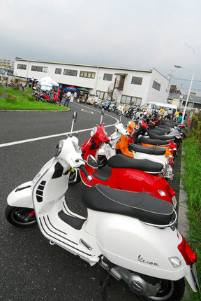 ズラ〜っとならぶ輸入スクーター。しかもすべて試乗車!