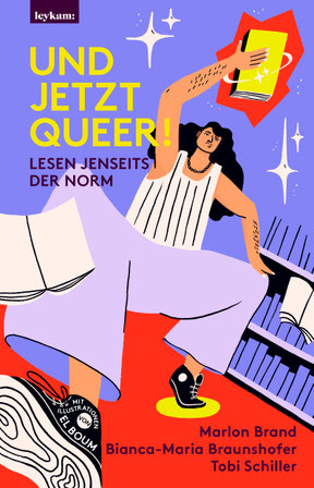 Auf dem Cover von "Und jetzt queer!" wirft jemand mit Büchern.