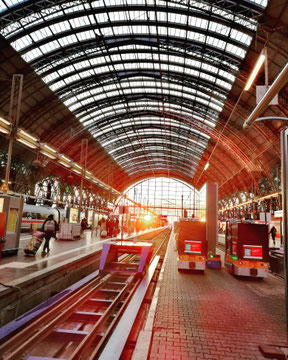 La gare de Francfort, presque 500.000 voyageurs... par jour !