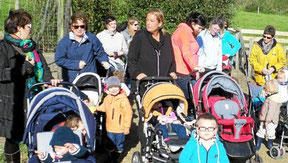 Escapade appréciée des assistantes maternelles et des enfants au parc animalier de la Ferme d'Eden.