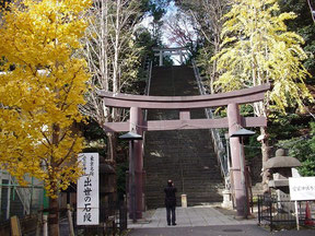 　　　　　　　　愛宕神社の一の鳥居