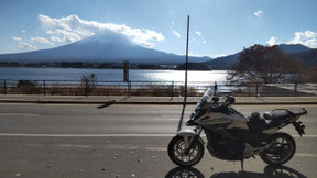 P-07　河口湖から富士を望む