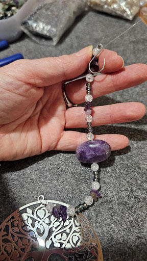 Hier entsteht ein Raumhüter mit Amethyst