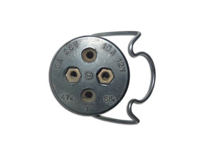 51-3715020 (47К) Russische Bordsteckdose Reparaturlampe GAZ 69, GAZ 69A.Russian socket for portable (hand, repair) lamp GAS 69, GAS 69A. Розетка штепсельная переносной лампы в сборе ГАЗ 69, ГАЗ 69А.